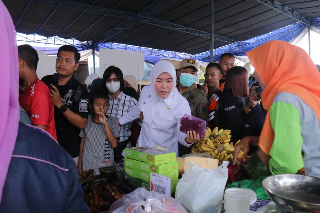 Wawako Fitrianti Datangi Bazar Pasar Yada
